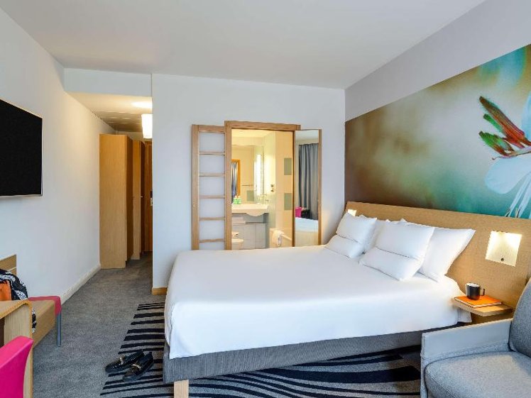 DOUBLE EXECUTIVE KING BED Room