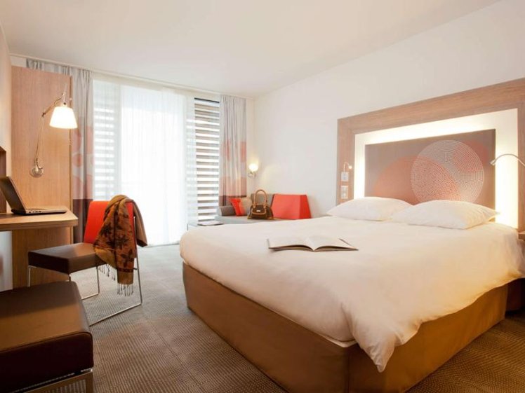 DOUBLE EXECUTIVE QUEEN BED Room