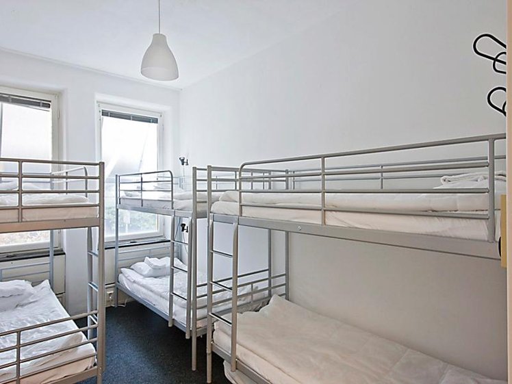 Bed in dormitory CAPACITY 6 Room