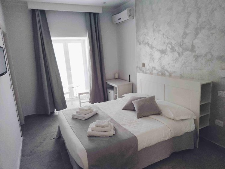 DOUBLE SINGLE USE STANDARD Room
