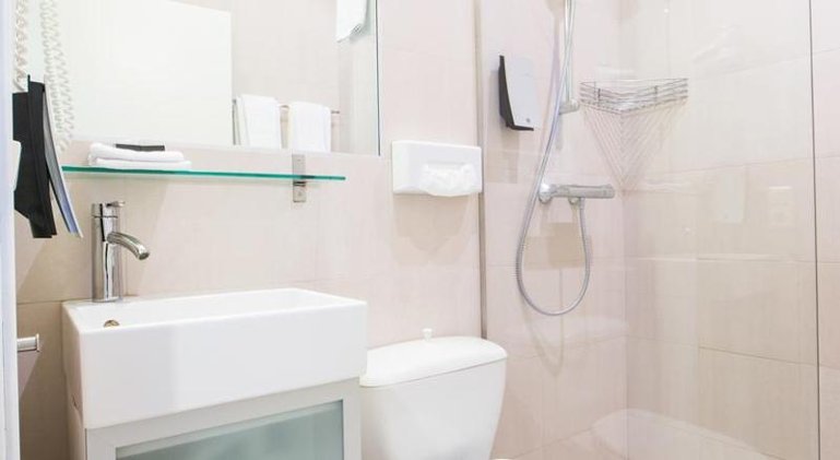 TRIPLE STANDARD Room