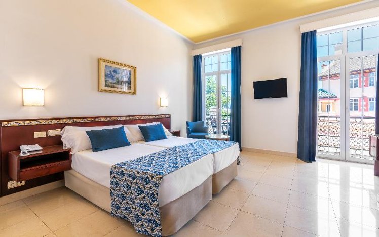 TRIPLE STANDARD Room