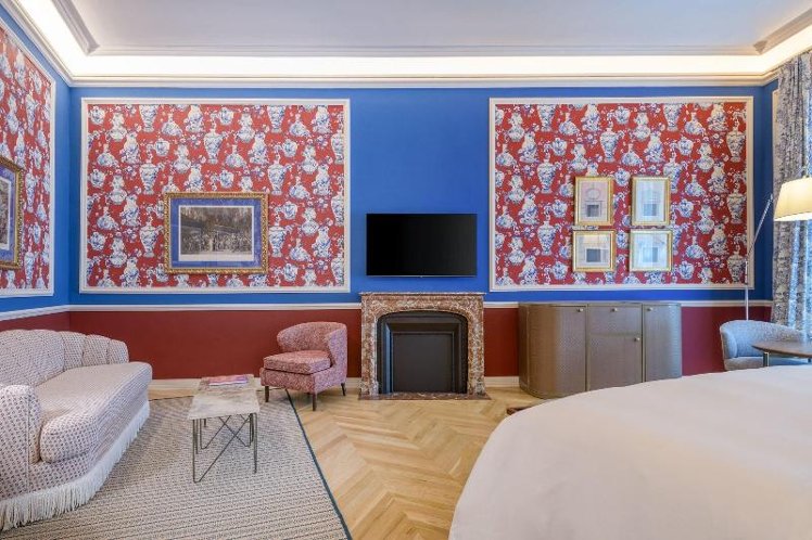 DOUBLE PREMIUM KING BED Room