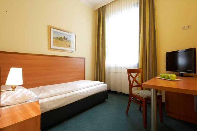 SINGLE STANDARD Room
