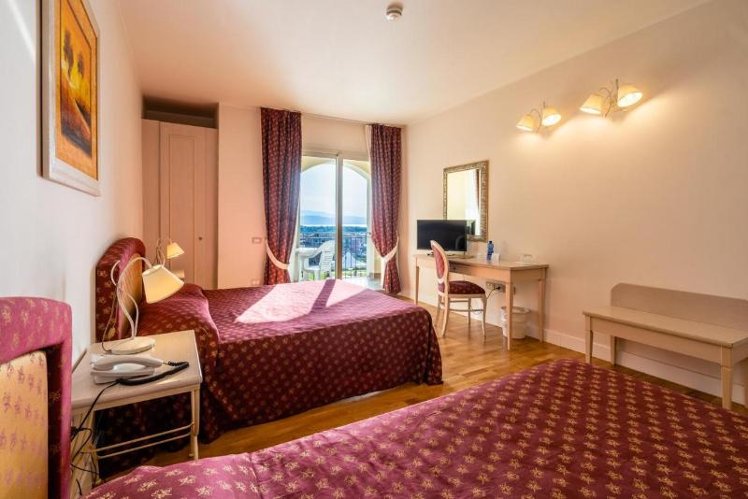 Double or Twin MOUNTAIN VIEW Room