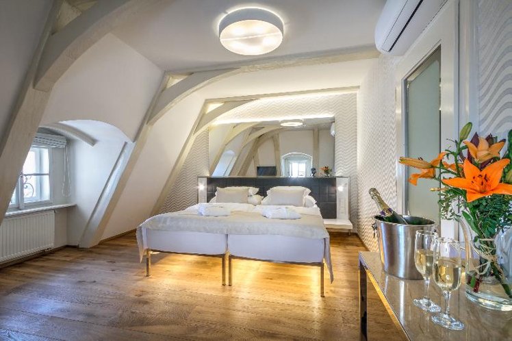 Double or Twin DELUXE Room