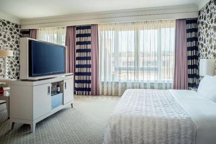 SUITE CITY VIEW KING BED Room