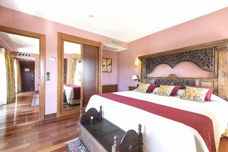 JUNIOR SUITE STANDARD Room