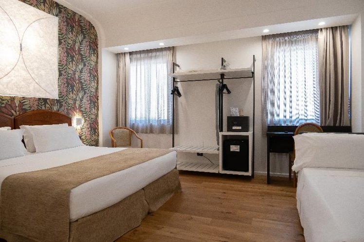 TRIPLE STANDARD Room