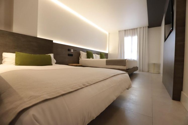 JUNIOR SUITE QUEEN SIZE BED Room