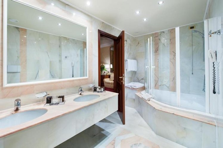 TWIN SUPERIOR Room