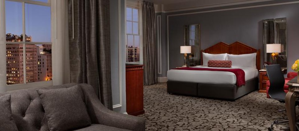 STUDIO KING SIZE BED Room