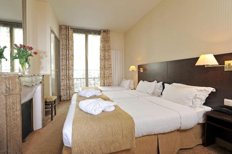 TRIPLE TWO BEDS Room