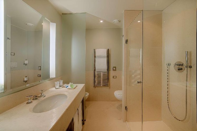 DOUBLE STANDARD Room
