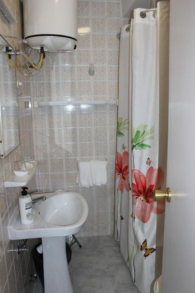 SINGLE STANDARD Room