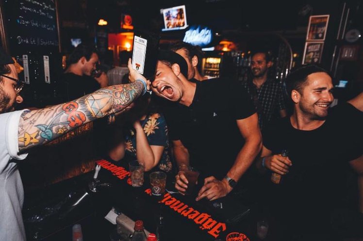 Bar