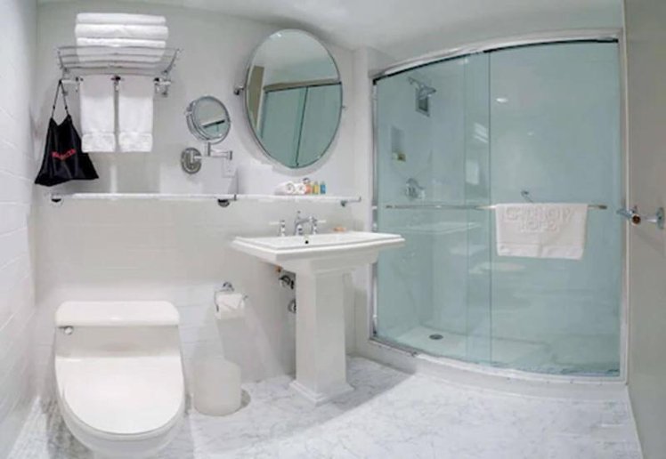 DOUBLE DELUXE KING BED Room