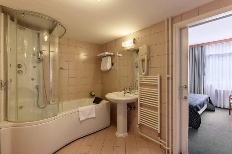 JUNIOR SUITE STANDARD Room