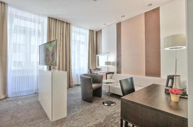 DOUBLE SUPERIOR Room