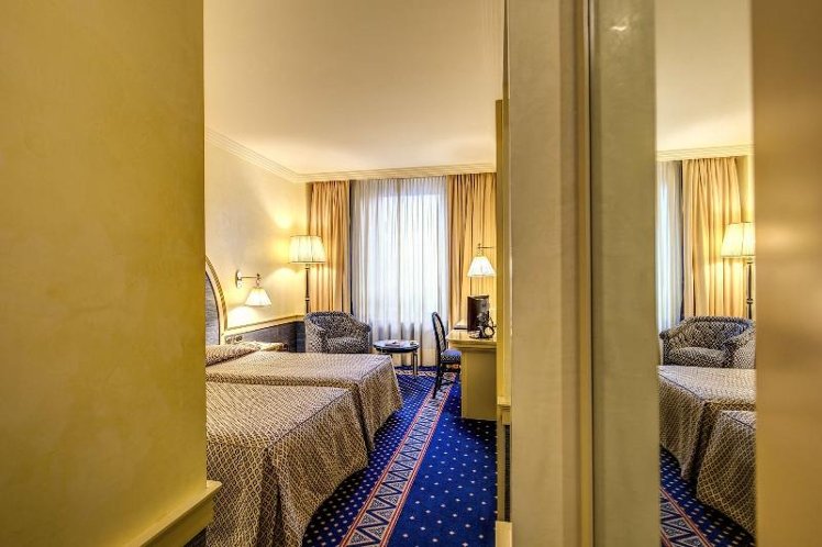 DOUBLE STANDARD Room