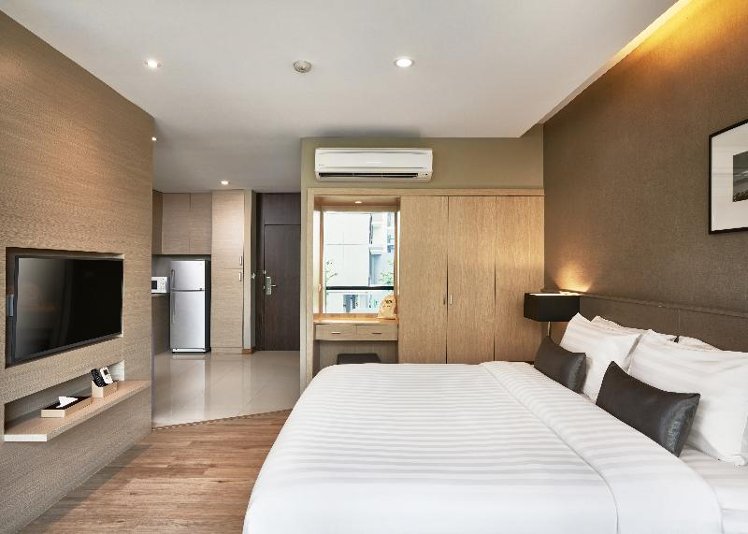 DOUBLE DELUXE POOL VIEW Room