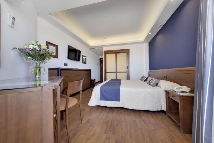 TRIPLE STANDARD Room