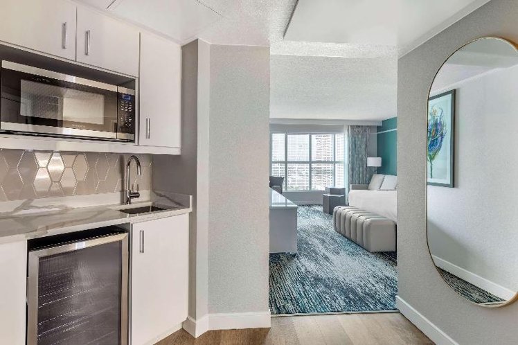 STUDIO KING SIZE BED Room