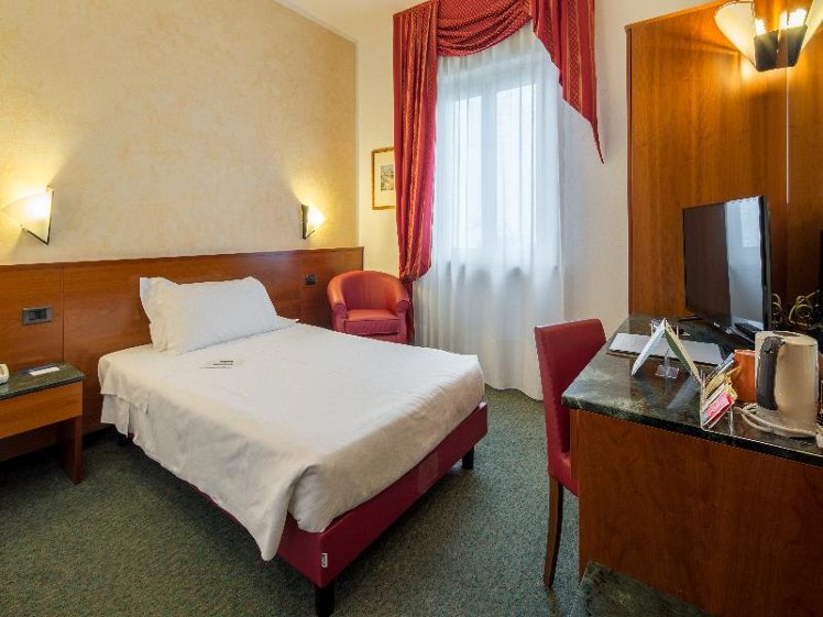 SINGLE STANDARD Room
