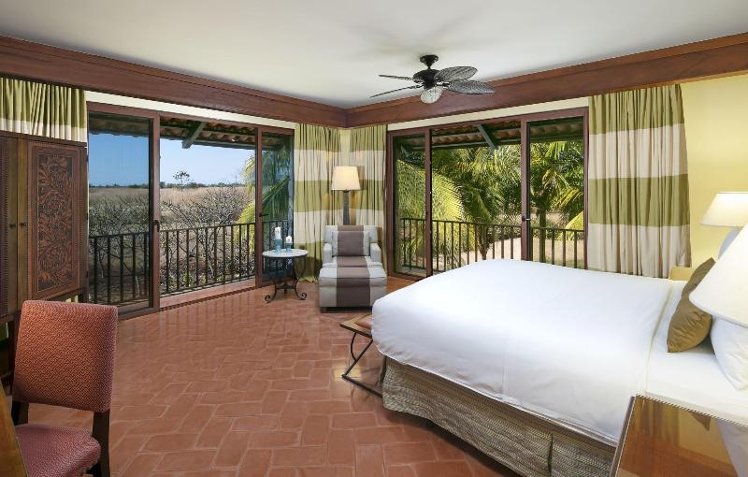 SUITE OCEAN FRONT KING BED Room
