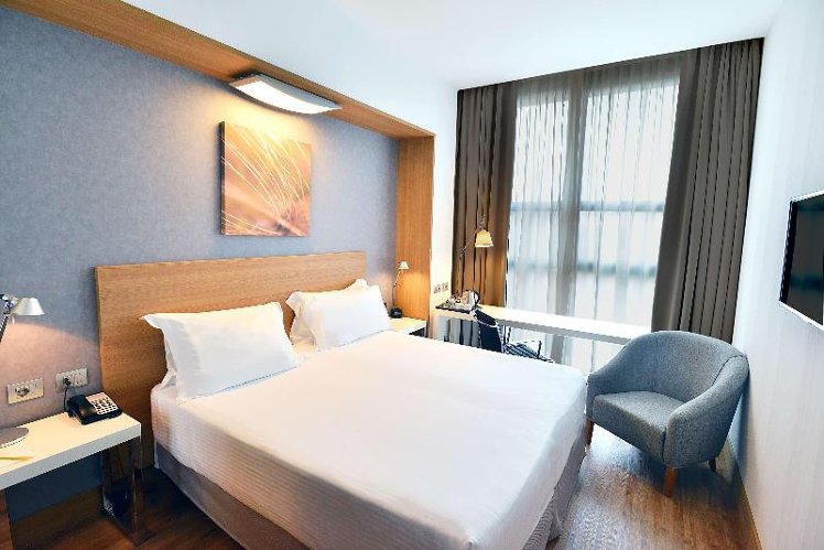 DOUBLE KING SIZE BED Room