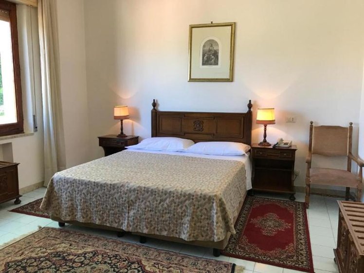 TRIPLE STANDARD Room