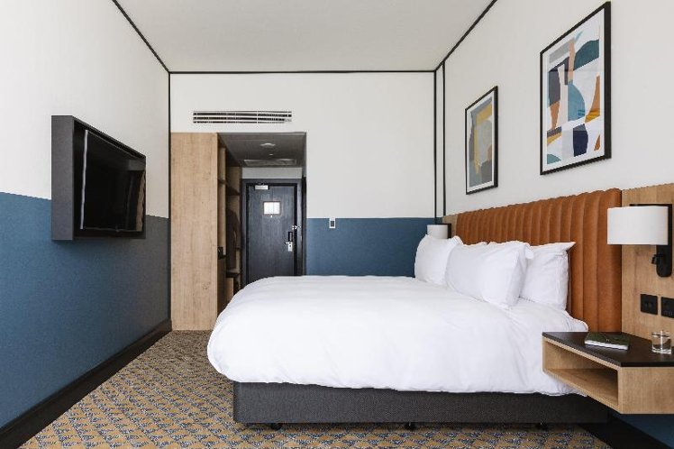 DOUBLE KING SIZE BED Room