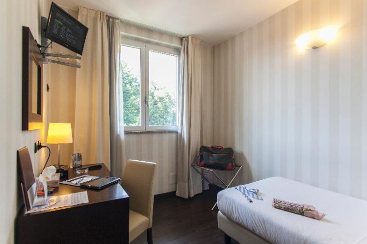 SINGLE STANDARD Room