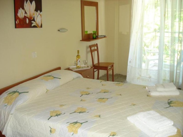 TRIPLE STANDARD Room