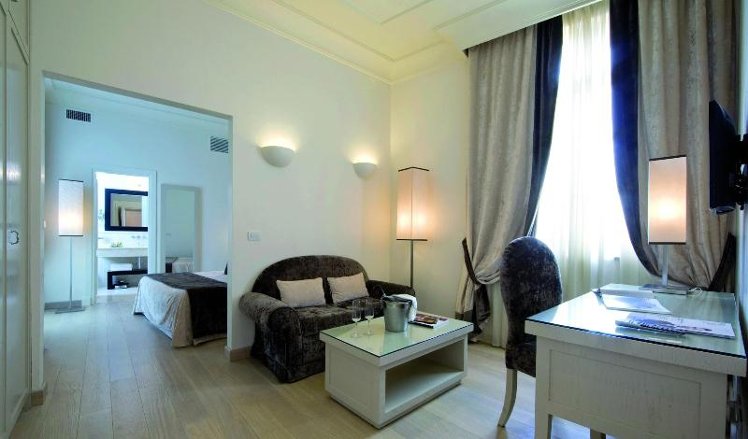 JUNIOR SUITE KING SIZE BED Room