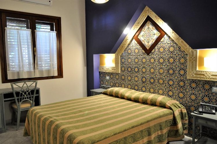 DOUBLE STANDARD Room