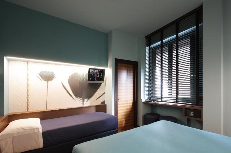 TRIPLE STANDARD Room