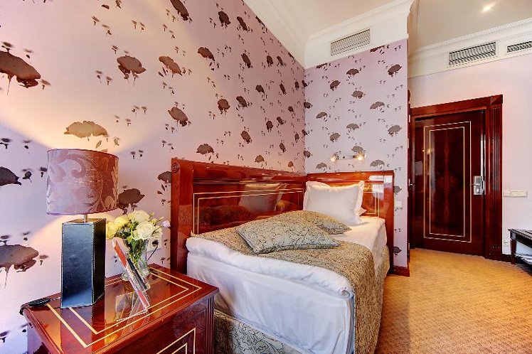 SINGLE STANDARD Room
