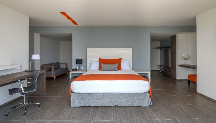 SUITE KING SIZE BED Room