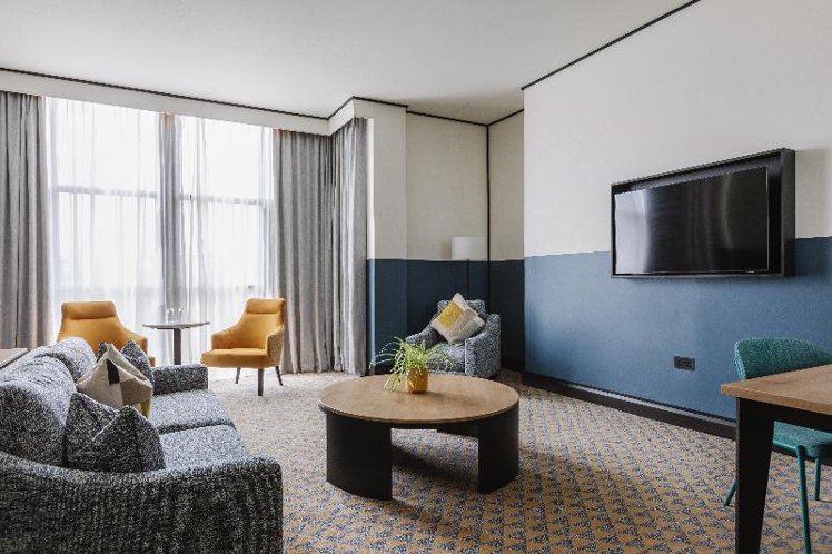 SUITE KING SIZE BED Room