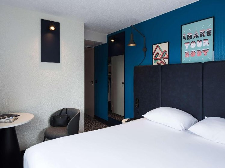 DOUBLE WITH DOUBLE BED Room