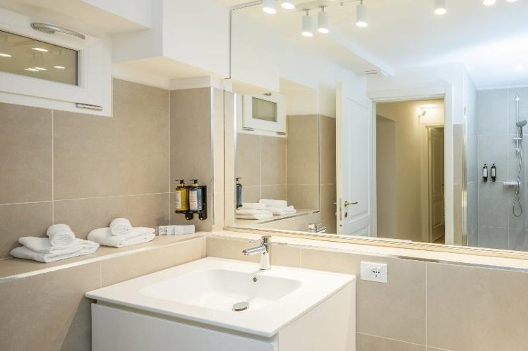 APARTMENT ONE BEDROOM TWO BATHROOMS Room