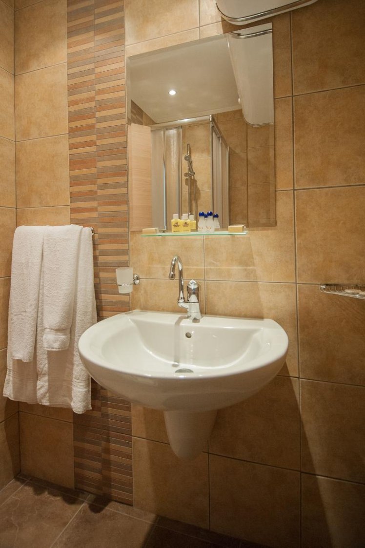 SINGLE STANDARD Room