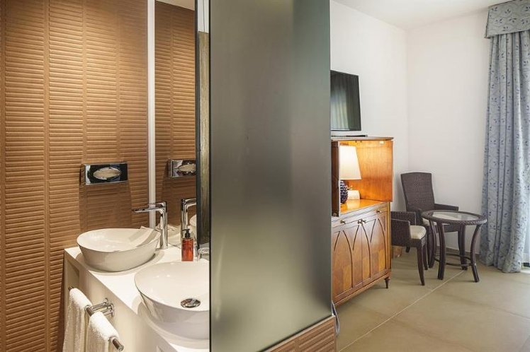 DOUBLE DELUXE Room