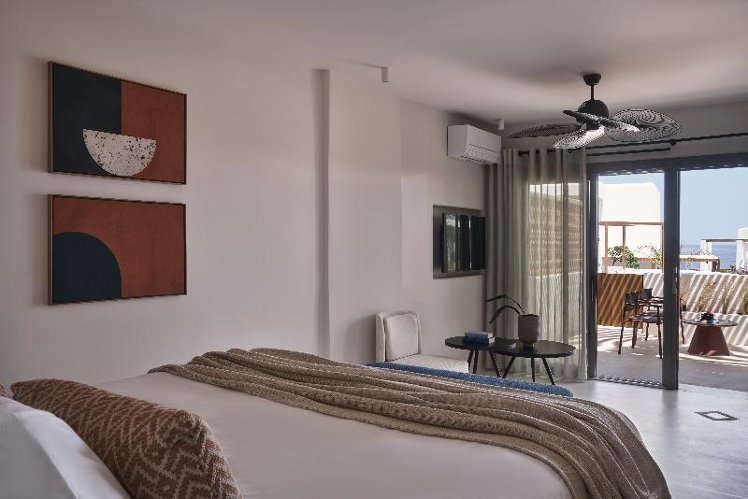 SUITE POOL VIEW Room