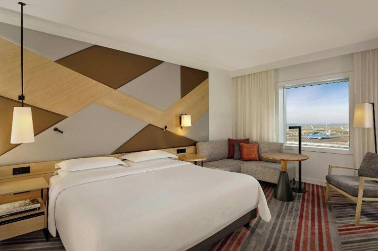DOUBLE DELUXE KING BED Room