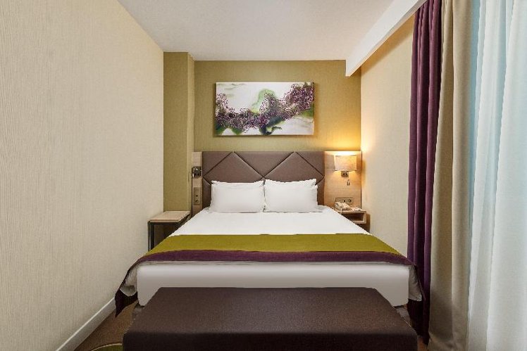 SUITE QUEEN SIZE BED Room
