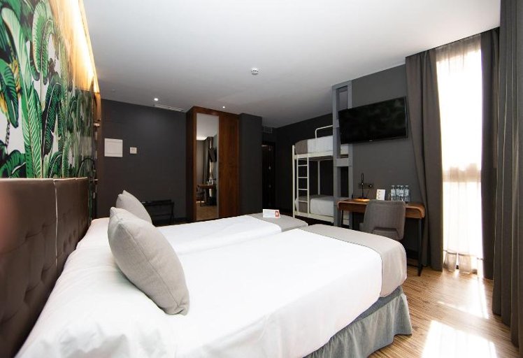 QUADRUPLE CITY VIEW ONE BEDROOM Room