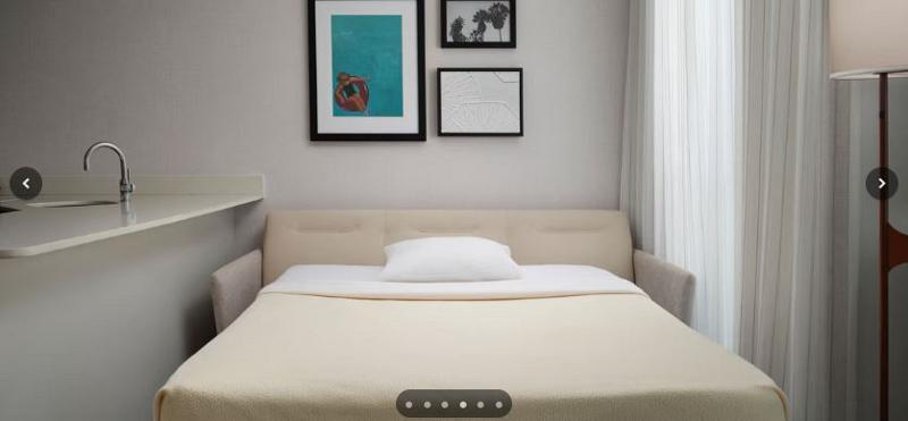 STUDIO KING SIZE BED Room