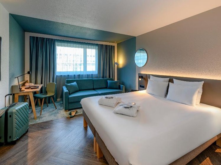 DOUBLE EXECUTIVE QUEEN BED Room